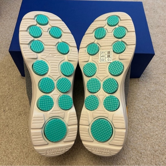 Skechers Slip-Ins GO Walk 7 Springtime Slip-On Sneaker in Grey/Silver Size 8 - Picture 7 of 8